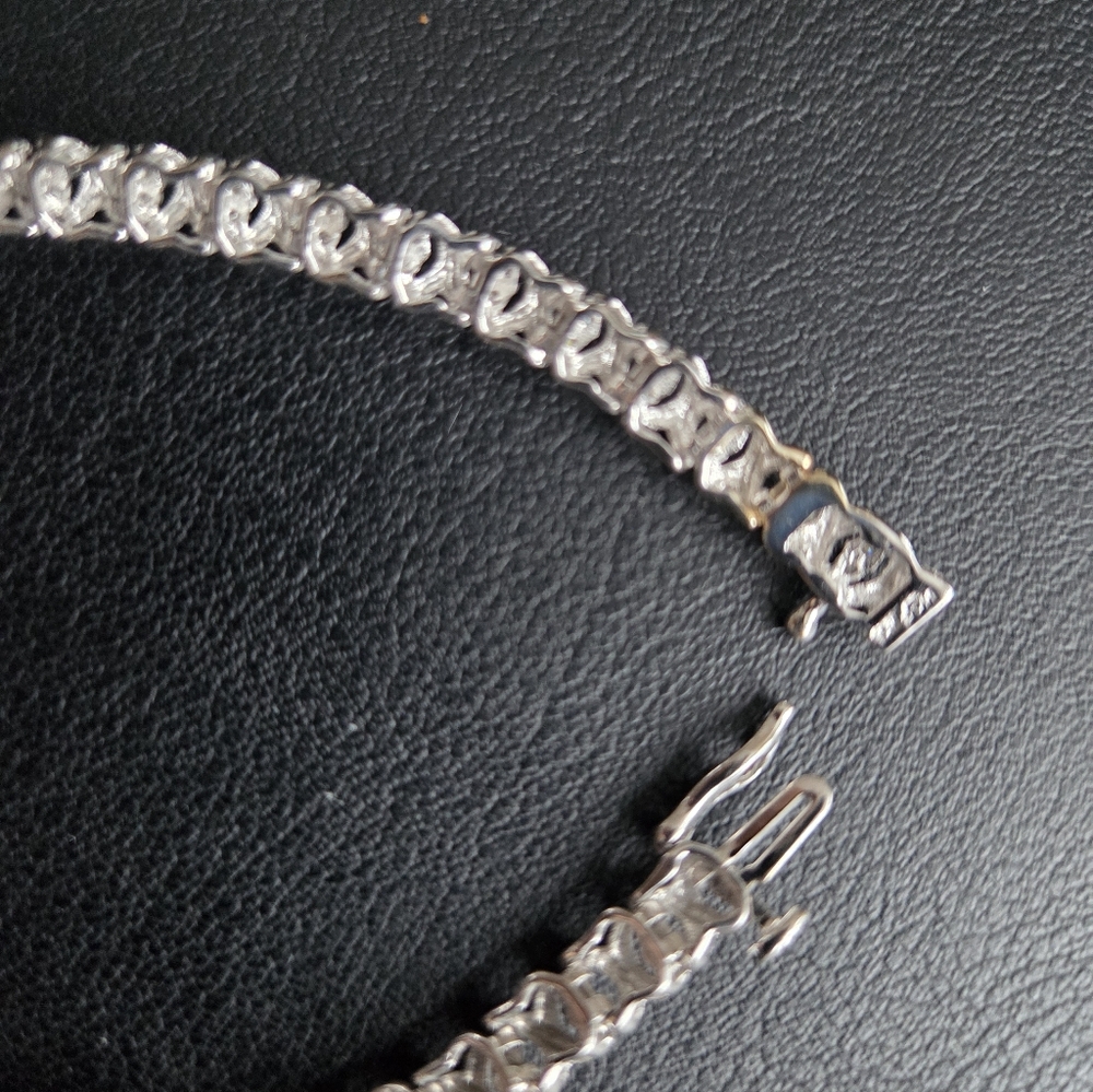 NEW WOMENS 10 K WHITE GOLD WITH 1 CT GENUINE DIAMONDS 7 in LONG TENNIS BRACELET - Picture 4 of 5